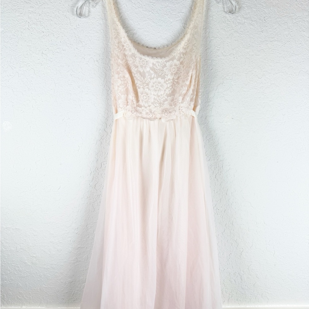 Vintage Vanity Fair 60s Light Pink w/ Lace Baby Doll Nighy Gown Medium